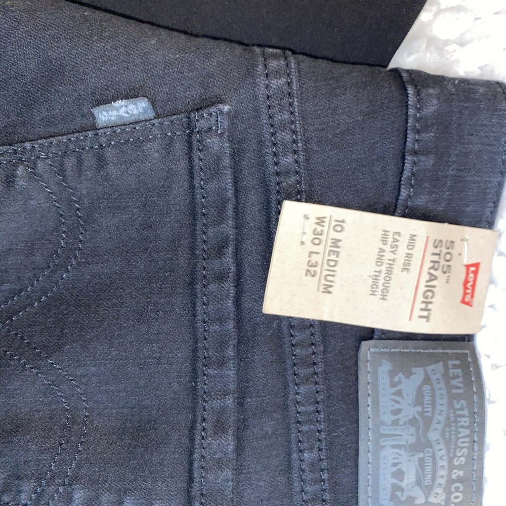 NWT Levi’s size 30x32 black